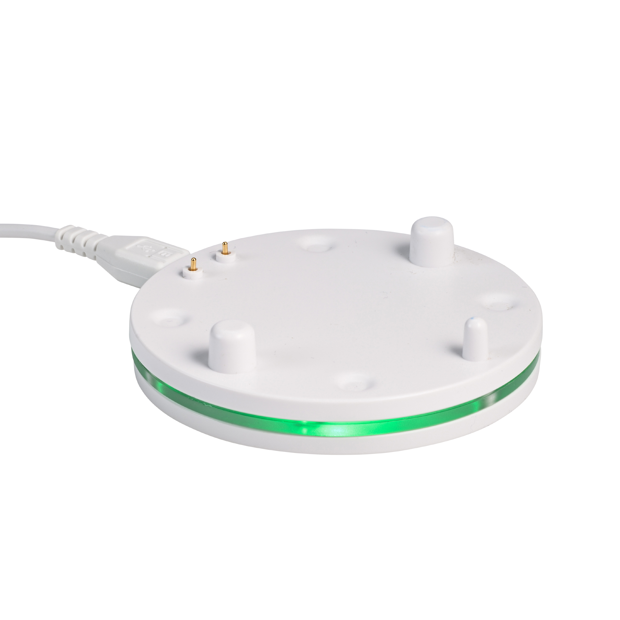 Weißer Tischadapter mit grünem LED-Ring und micro USB-Anschluss, flache runde Form, seitlich schräg von vorn gezeigt.