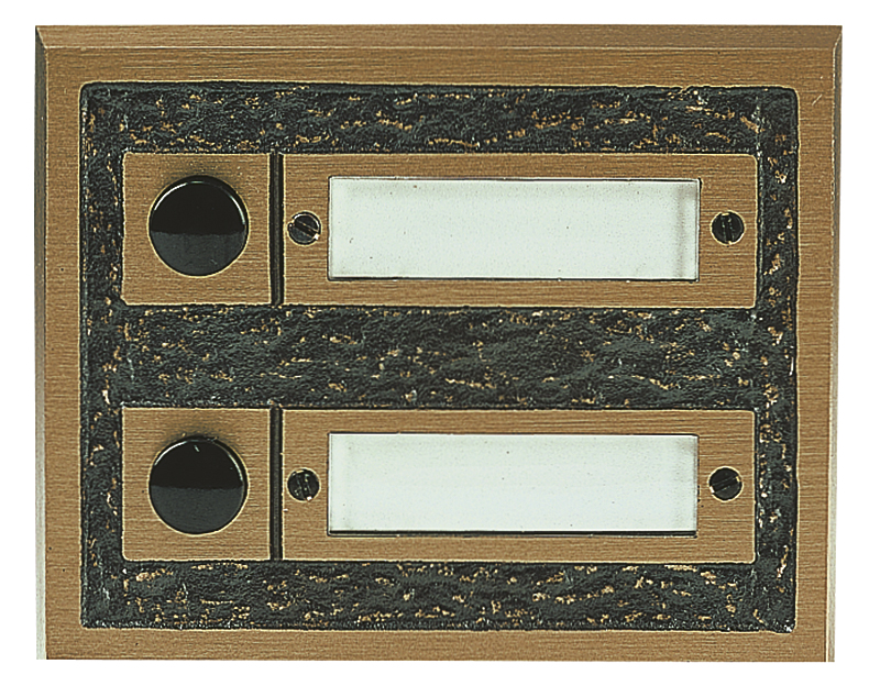 Etagenplatte im Antik-Look mit zwei schwarzen Drucktastern und rechteckigem Namensschildern, frontal aufgenommen.